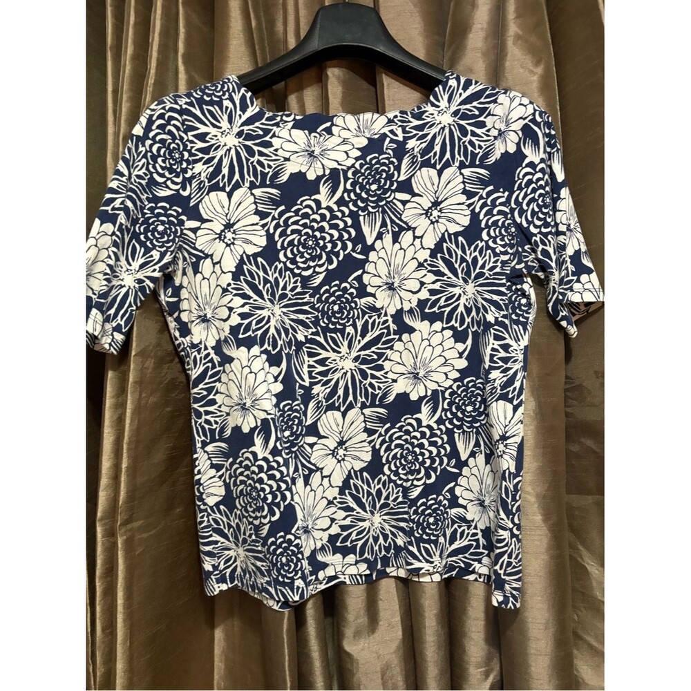 Talbots Navy and White Floral Short Sleeve 20↔️from shoulder down 23↕️#1840